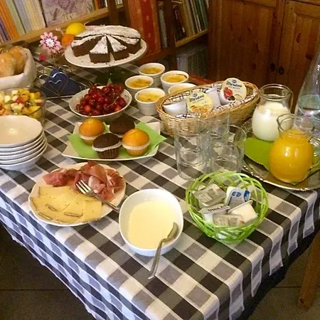 La Tana Del Ghiro Bed & Breakfast 3*
