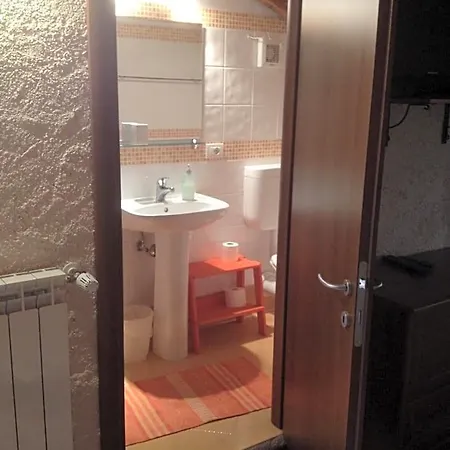 La Tana Del Ghiro Bed & Breakfast 3*