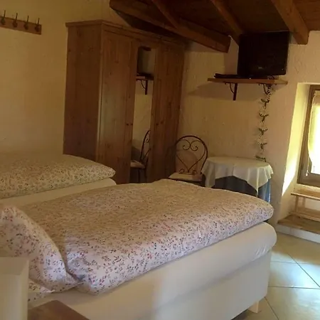 La Tana Del Ghiro Bed & Breakfast Porto Valtravaglia