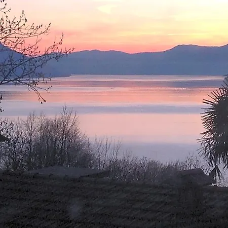 La Tana Del Ghiro Bed & Breakfast Porto Valtravaglia